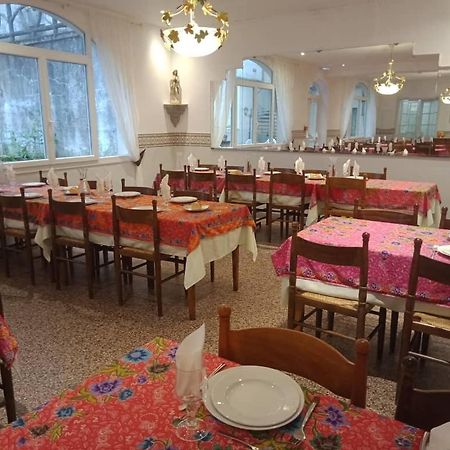 Hotel Calvaire Lourdes Buitenkant foto